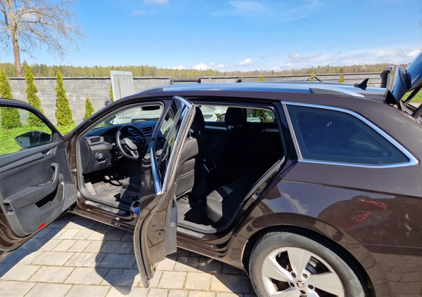 Skoda Superb cena 69900 przebieg: 150000, rok produkcji 2016 z Kamieńsk małe 277